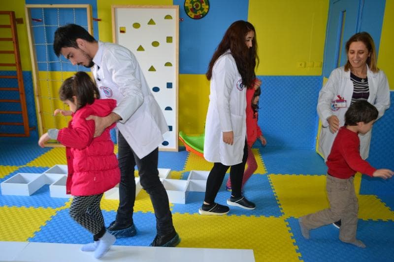 Kamera sistemli özel otizm eğitim sınıfı görünümü
