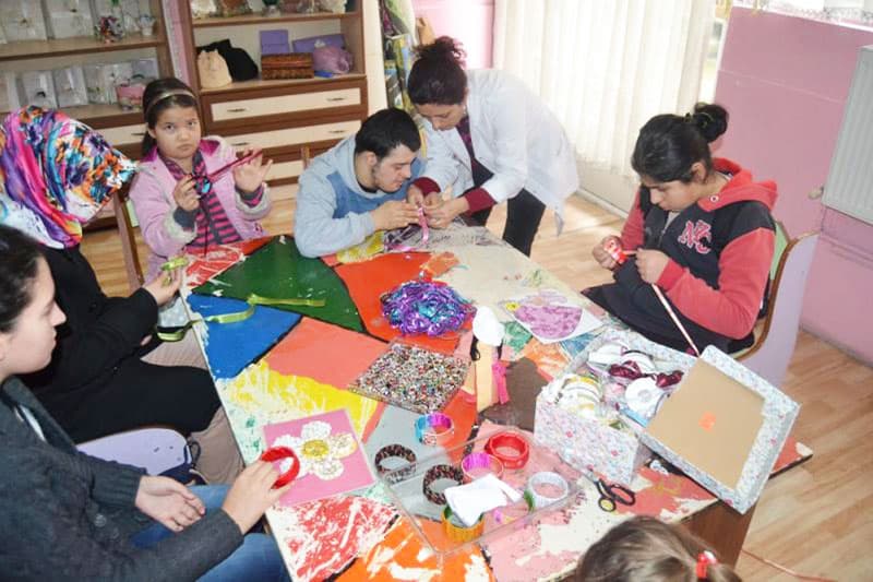Öğrencilerin öğretmen eşliğinde atölye projesi hazırlaması