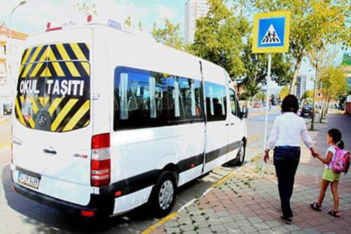 Öğrenci taşımacılığında kullanılan okul servis aracı